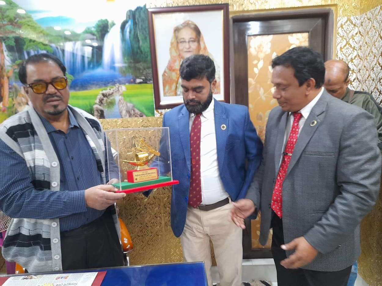 মুজিব শতবর্ষ বিজয়ের সুবর্ন জয়ন্তী উদযাপন অনুষ্ঠানে প্রধান অতিথি হিসেবে সম্মননা প্রদান করা হলো ঢাকা ৫-আসনের সংসদ সদস্য বীর মুক্তিযোদ্ধা আলহাজ্ব কাজী মনিরুল ইসলাম মনু