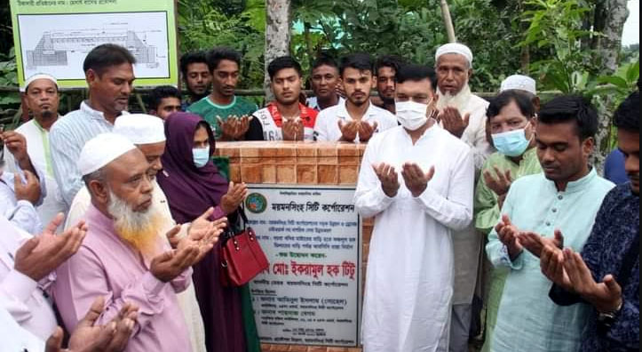 ৩ সড়কের নির্মাণকাজ উদ্বোধন করেছেন মসিক মেয়র