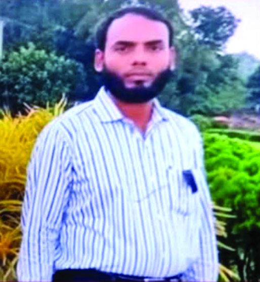 বাকেরগঞ্জে প্রভাষক সেজে মালেক কলেজের পিয়ন 