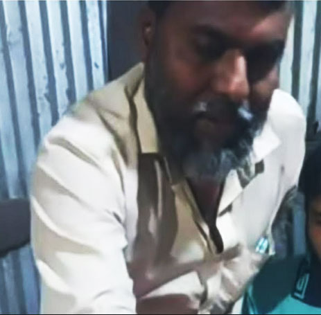 বাকেরগঞ্জের নলুয়ায় পাওনা টাকা চাওয়ায় বৃদ্ধের উপর হামলা- থানায় অভিযোগ